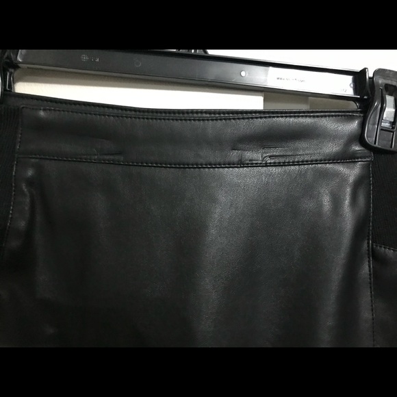 Vegan leather skirt - Picture 3 of 4